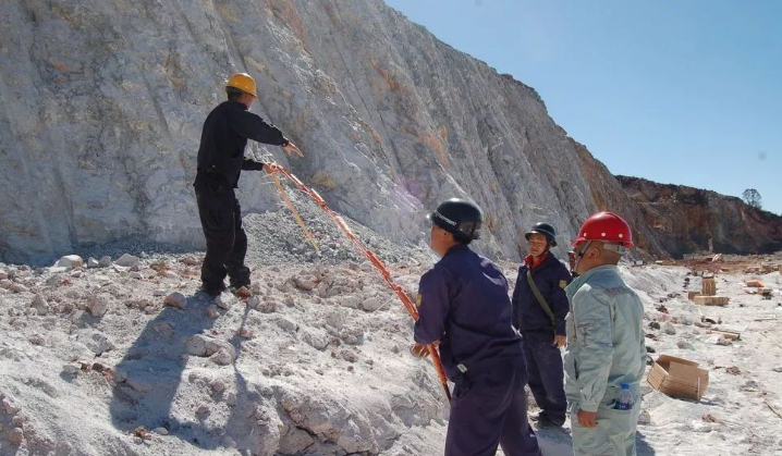 Fordeler med emulsjonseksplosiv komposittplastfilm